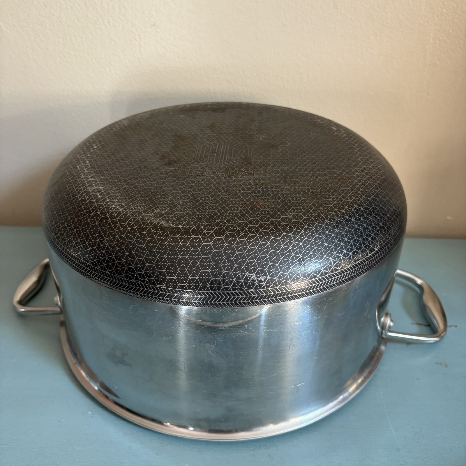 Hexclad 8 Quart Stock Pot 8 QT Pan Nonstick With Lid – Used B7