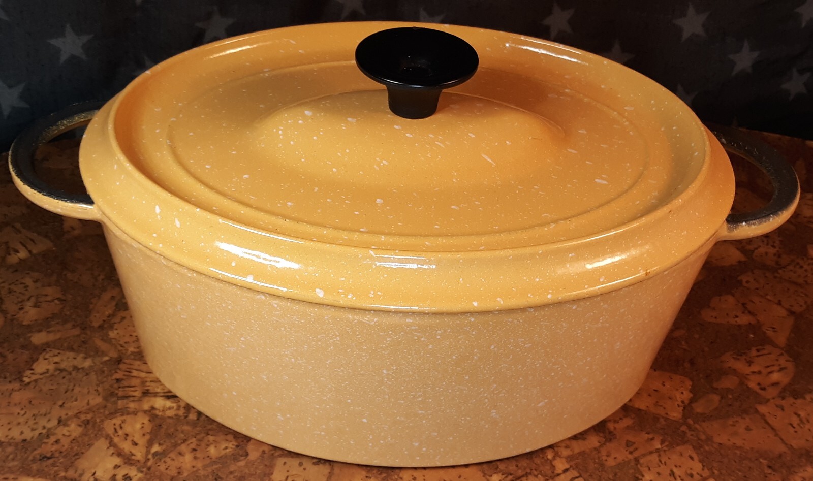 CAST IRON Made in France 27cm Speckled Yellow Oval casserole with lid 4.5 Quart
