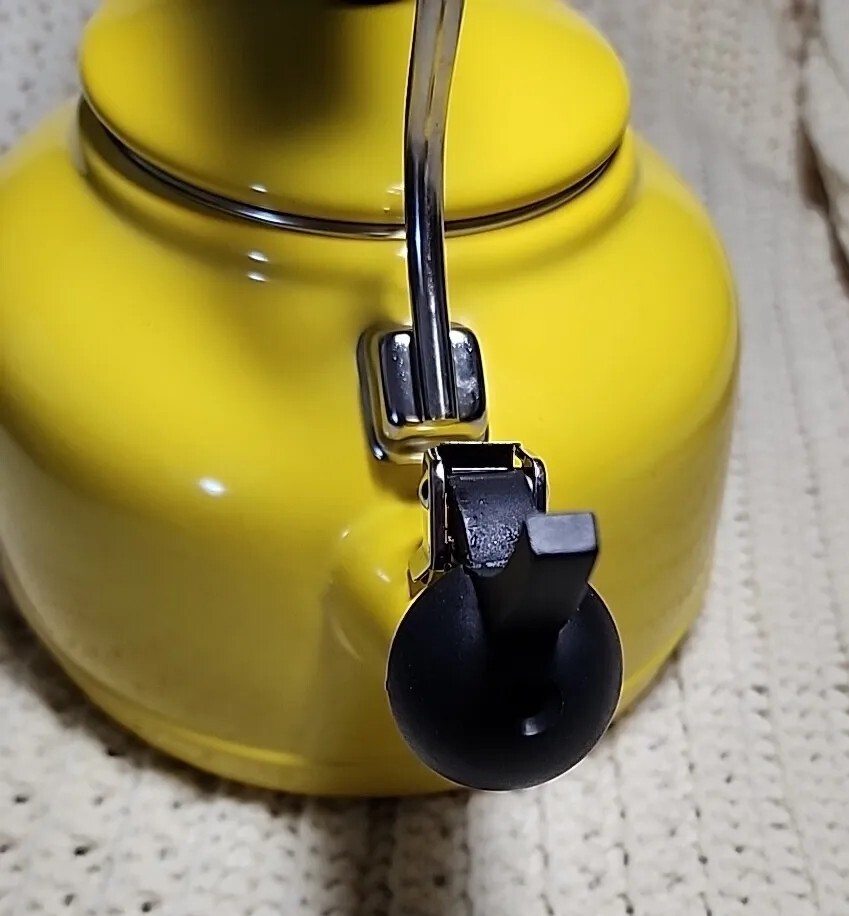Chantal Teapot Kettle Enamel Steel Canary Yellow 1.7 Quart Read Flaw Limited Ed