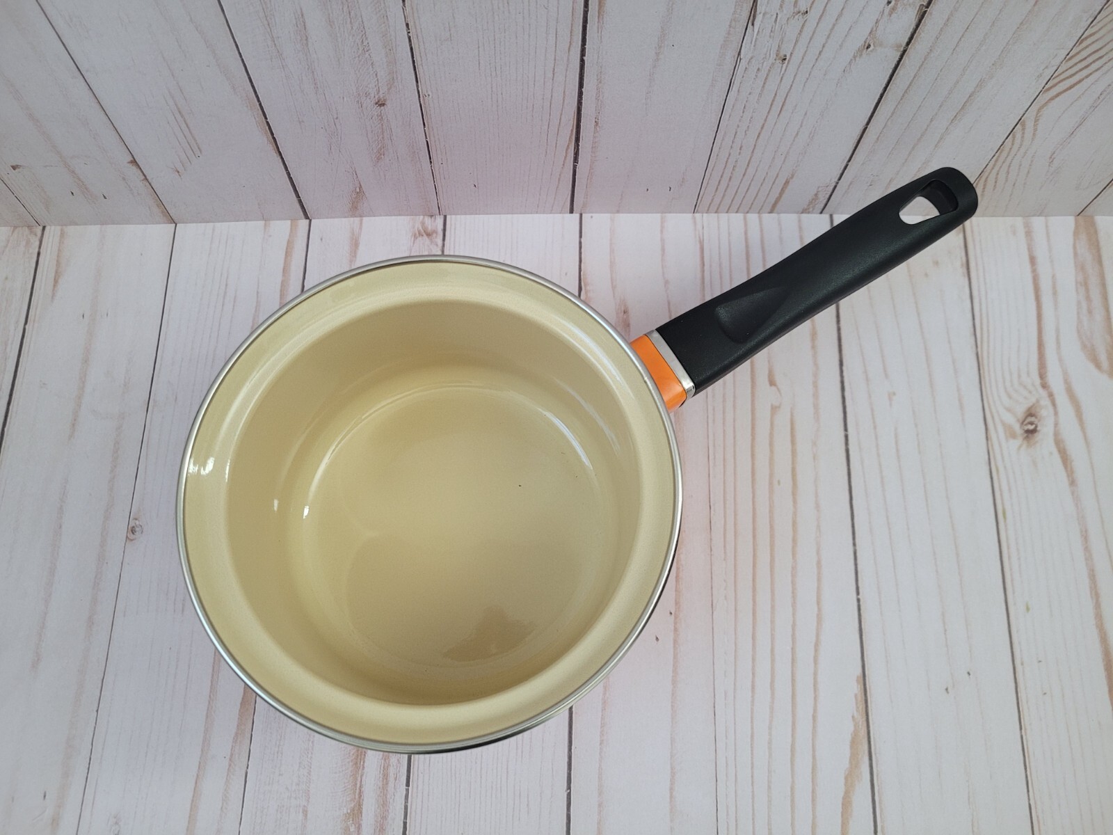 Brand New Le Creuset 1.5 qt Classic Round Saucepan Flame with Lid in Retail Box