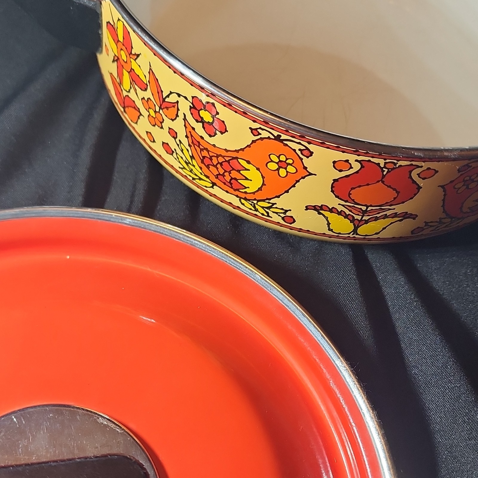 Round Enamel Casserole Dish w/ Lid, Double Handles, Orange Floral Bird, 2 qt