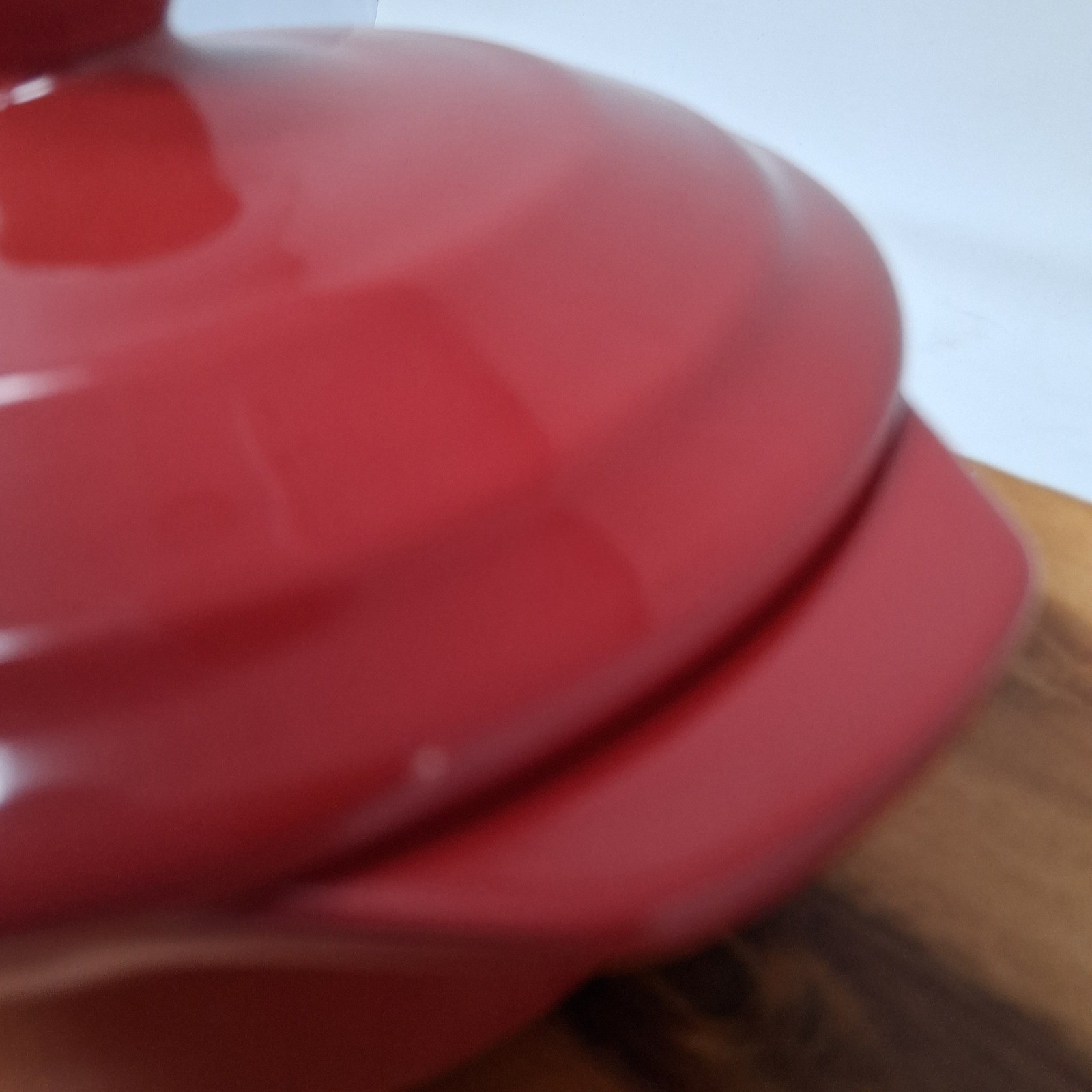 Petite Maison Red Ceramic Round Casserole Dish with Lid Oven Microwave Safe