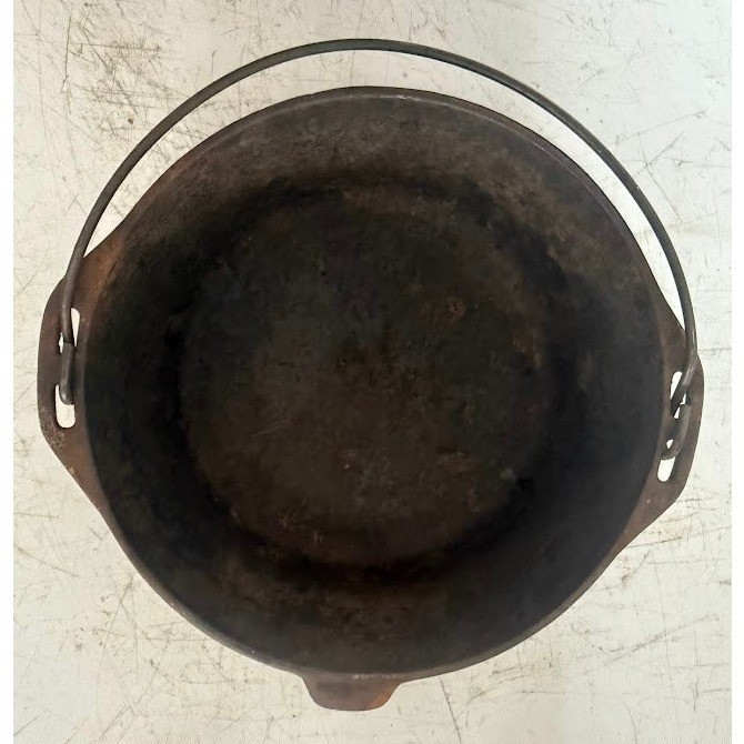 Vintage DO 00 Cast Iron Dutch Oven Pot With Bail Handle No Lid Size 8