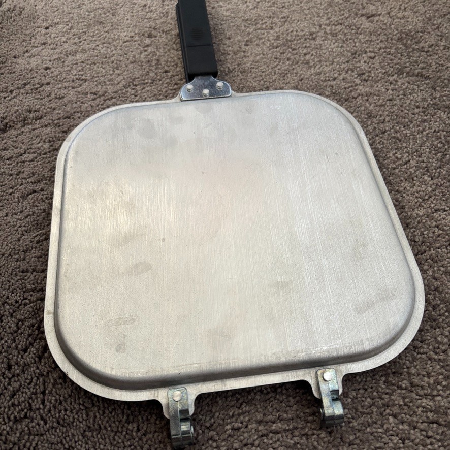 2-Piece Hinged Aluminum Griddle & Pancake Nonstick Teflon 10″ – 4 x 4″ Pancakes