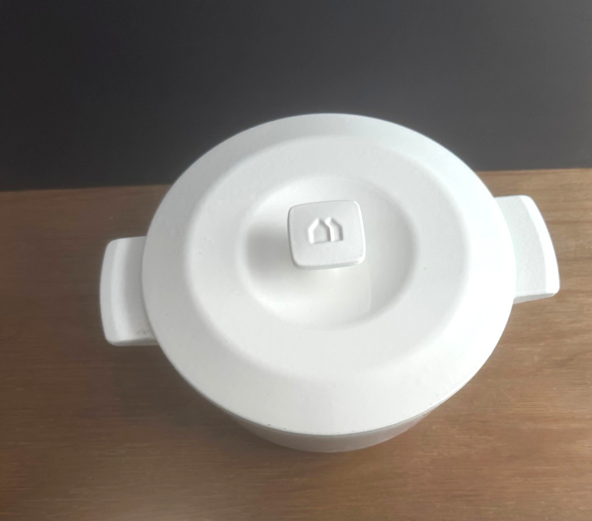 Made In – Cookware – 5Qt. enamelled cast iron pot /lid never used