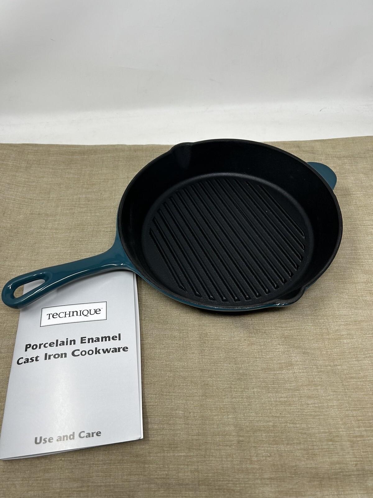 Technique Enamel Cast Iron 10″ Round Grill Pan-Teal
