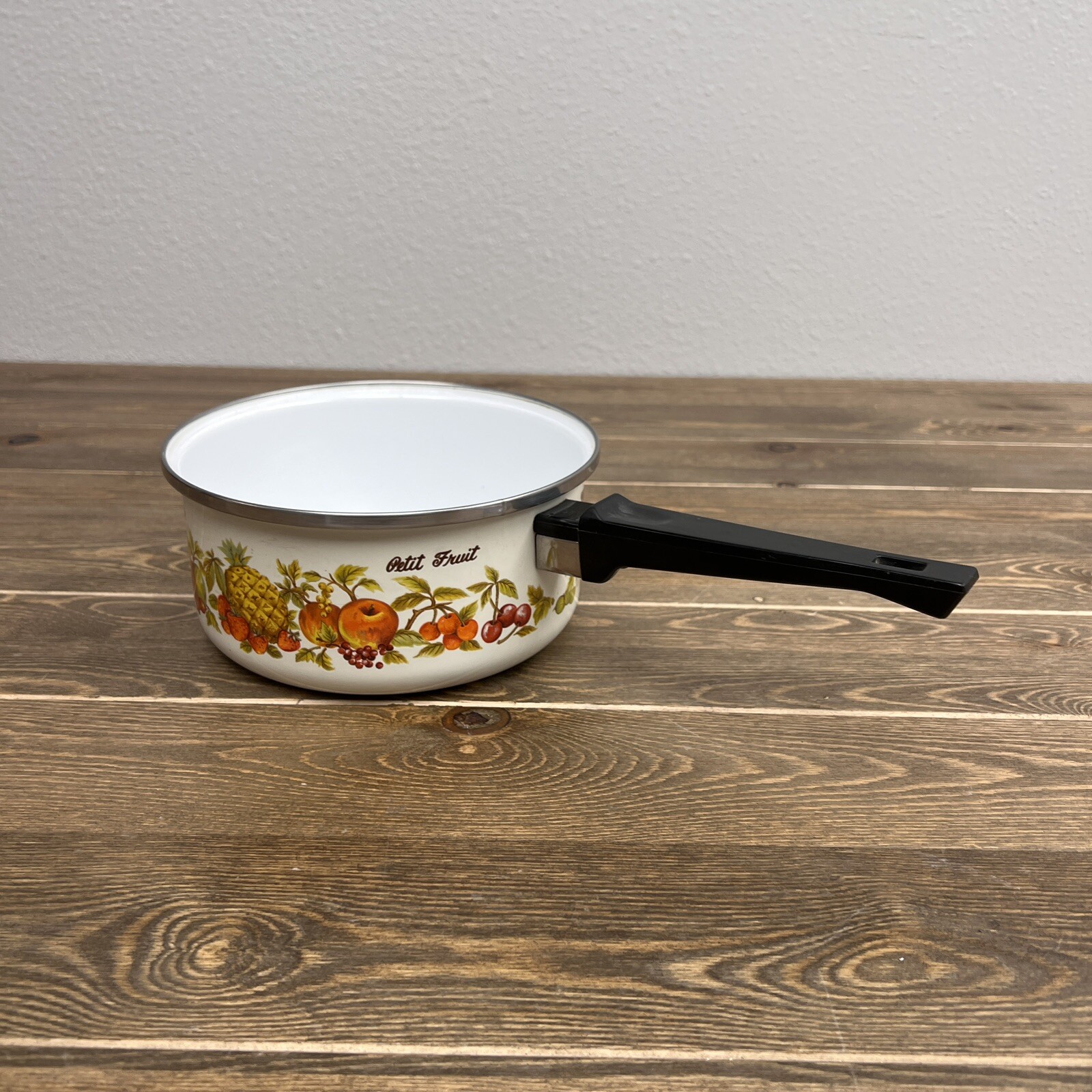 Wilshire House Petit Fruit Spain Cooking Pot Enamel Ware Vintage Retro
