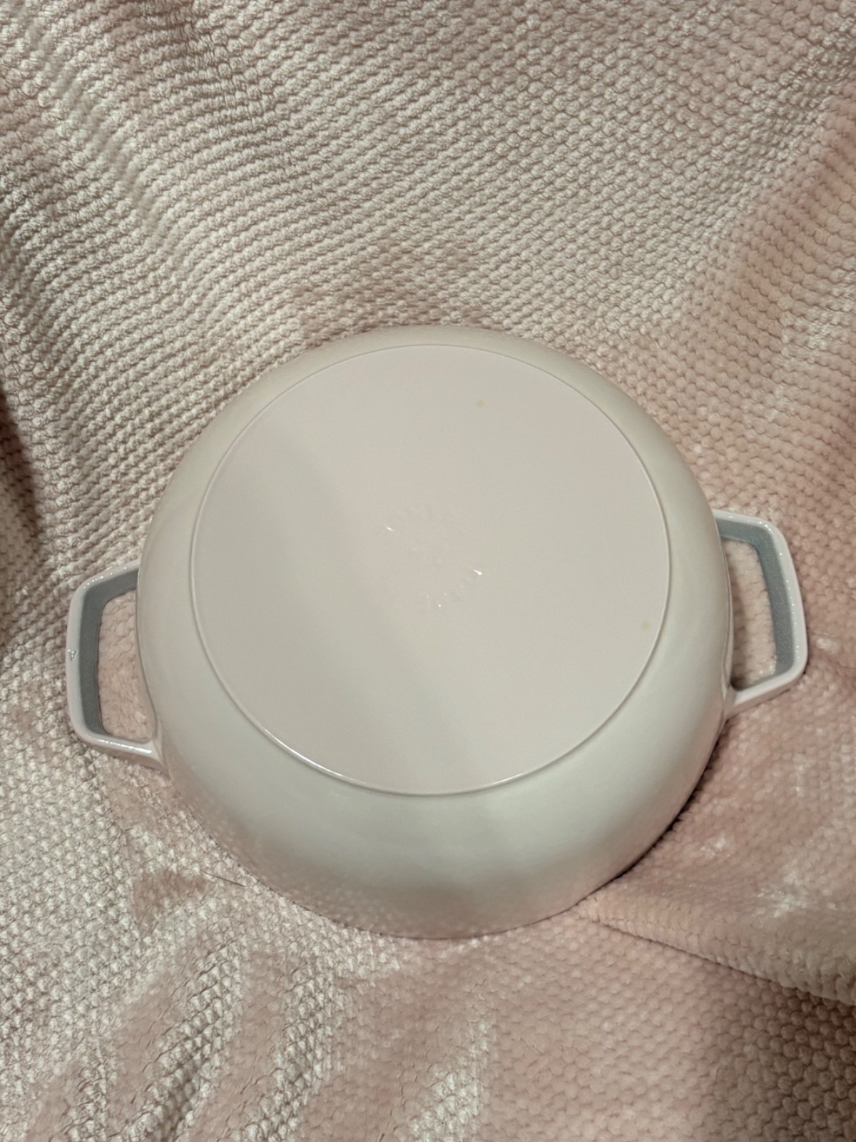 Authentic STAUB x Hello Kitty Limited Edition Sorbet Rose Pink Cast Iron Pot