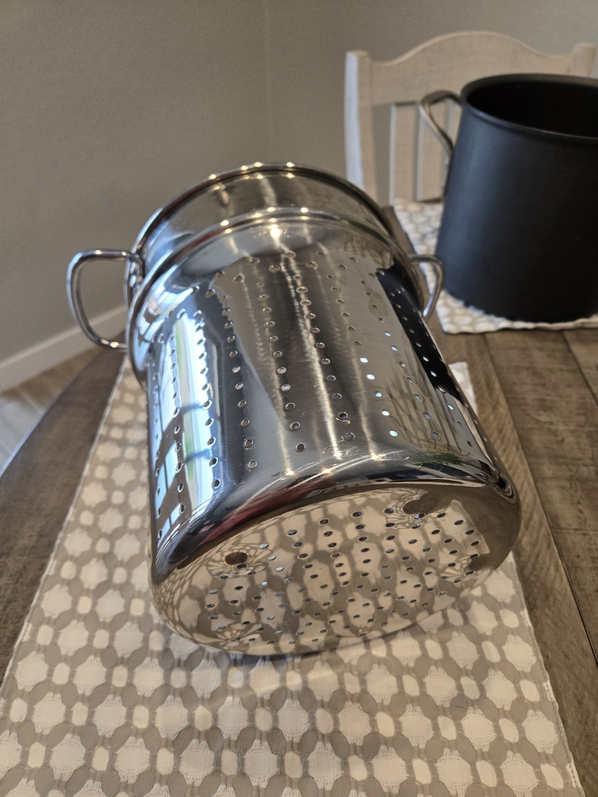 Calphalon Stock Pot Large 8 Qt, #808 Hard Anodized Made USA & Strainer