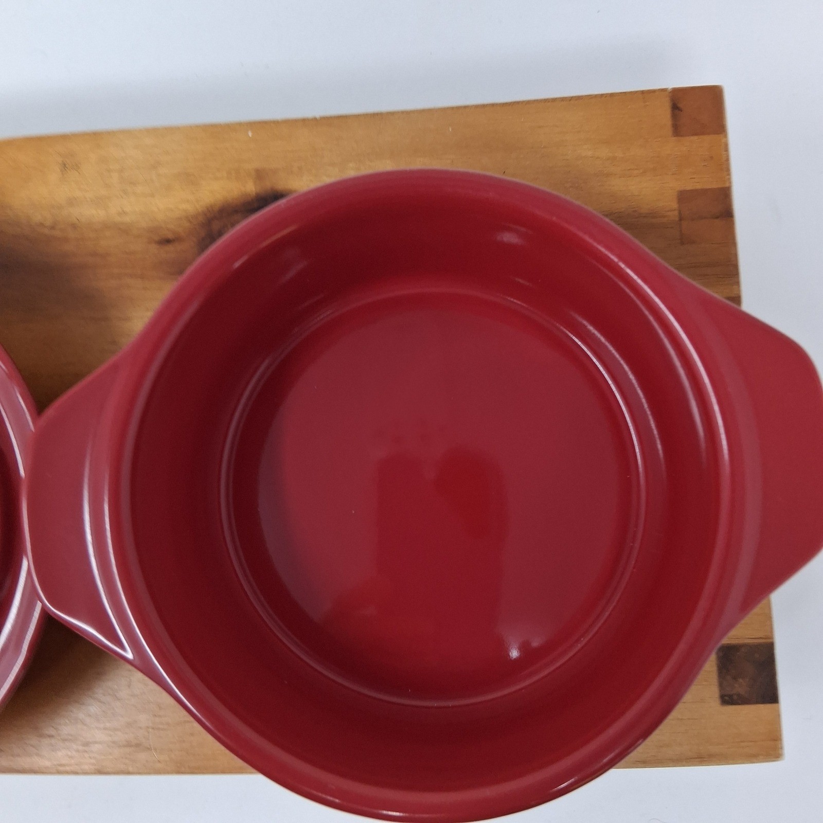 Petite Maison Red Ceramic Round Casserole Dish with Lid Oven Microwave Safe