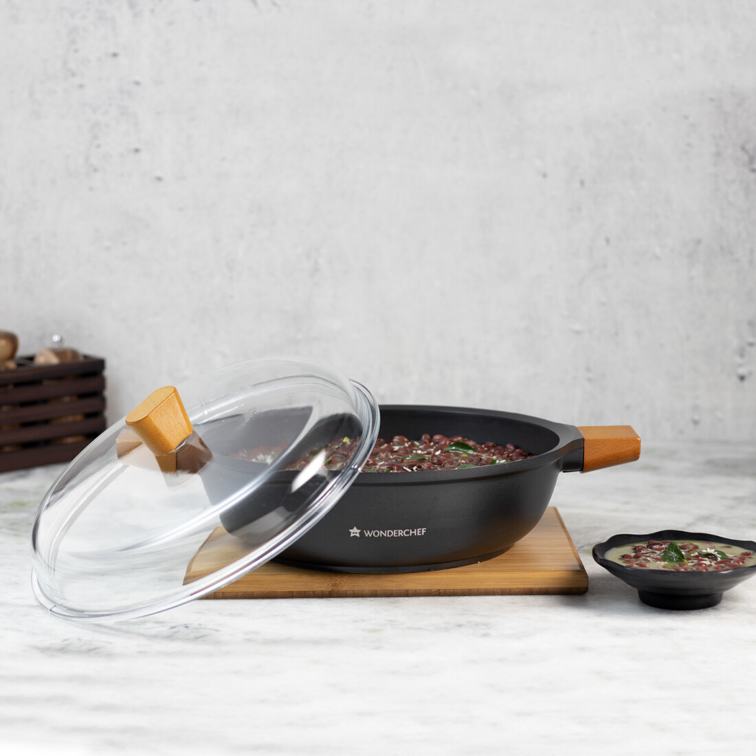 Wonderchef Die Cast Non-Stick Aluminum Shallow Casserole with Lid, 28 cm