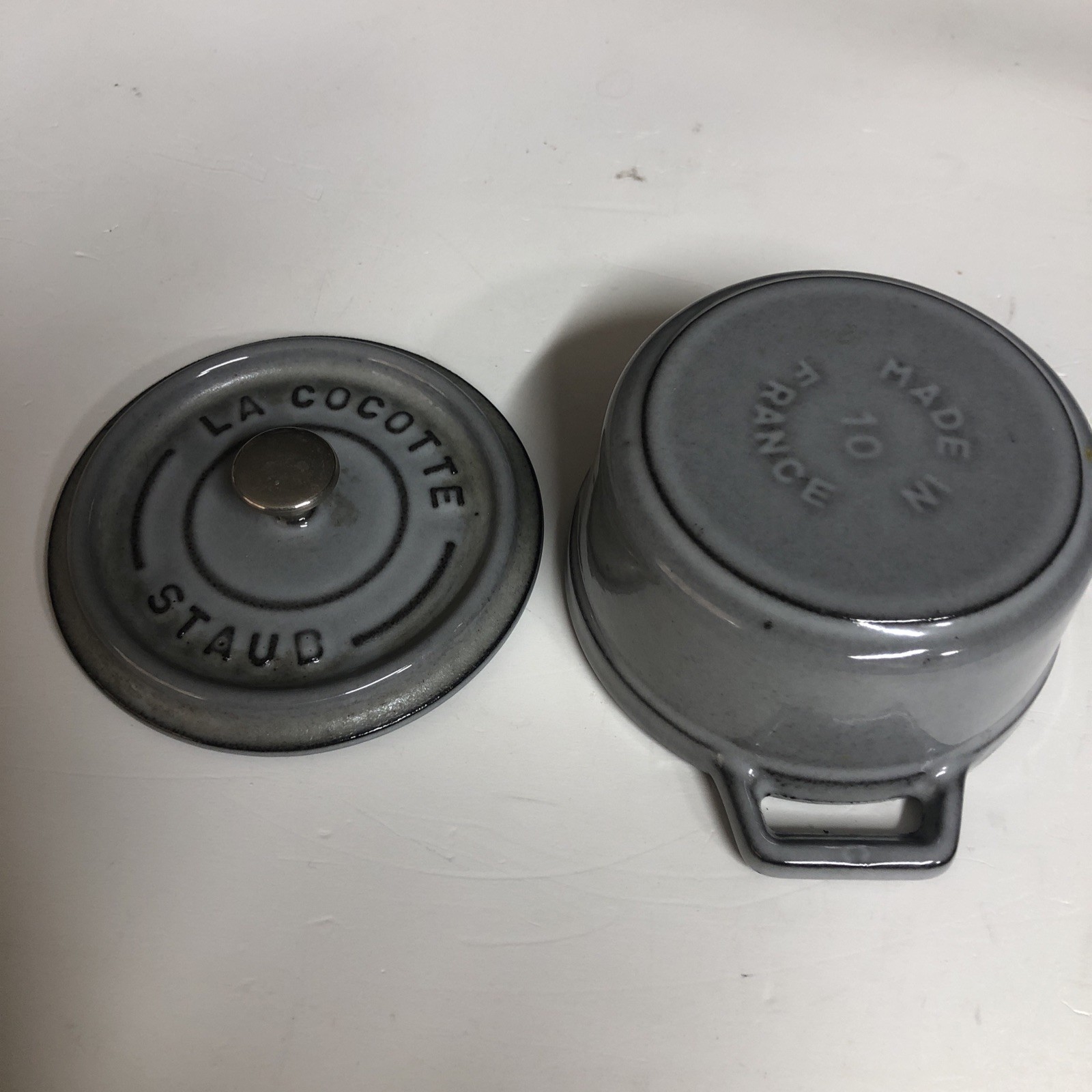 Cast Iron .25-Qt Mini round Cocotte lid Graphite Grey Made in France dutch oven