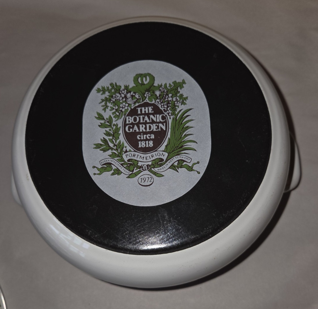 Portmeirion Botanic Garden Daisy 2 Quart Enamelware Casserole w/Lid Very Good!