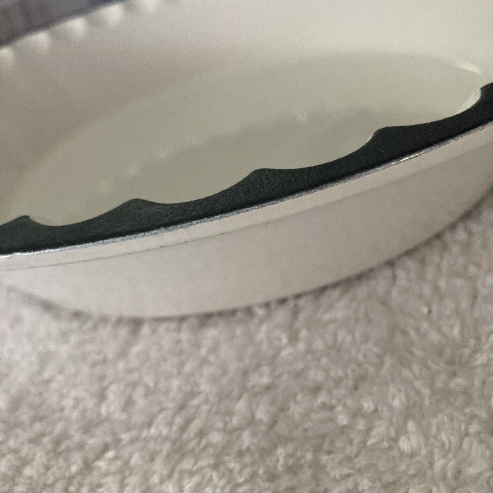 IH White Round Enameled Cast Iron Double Handled White Pie Pan