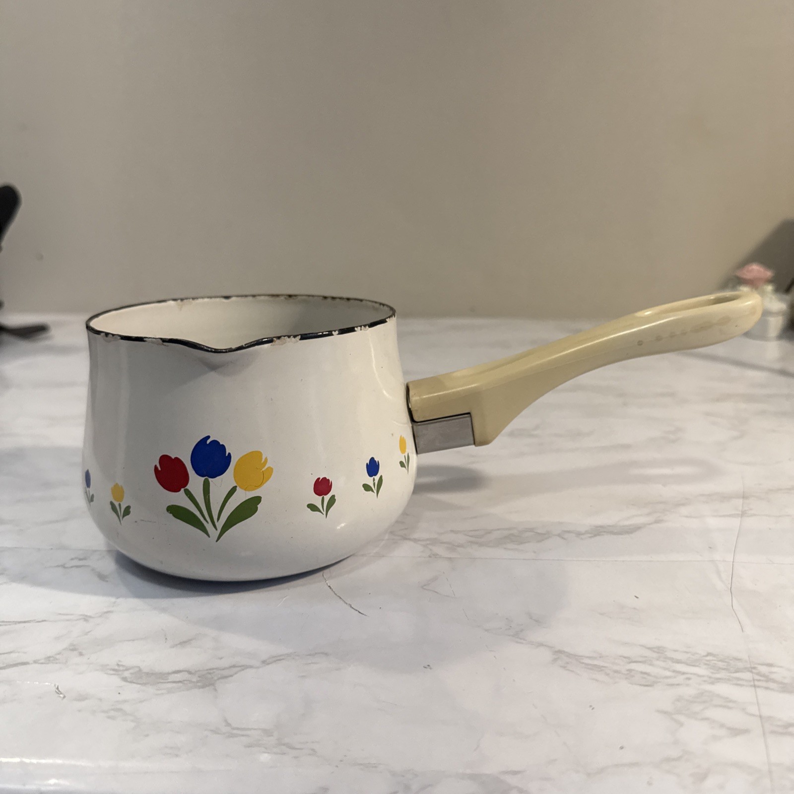 Vintage 1985 Tulip Tyme Enamel Cooking pot W/Pour Spout See Photos