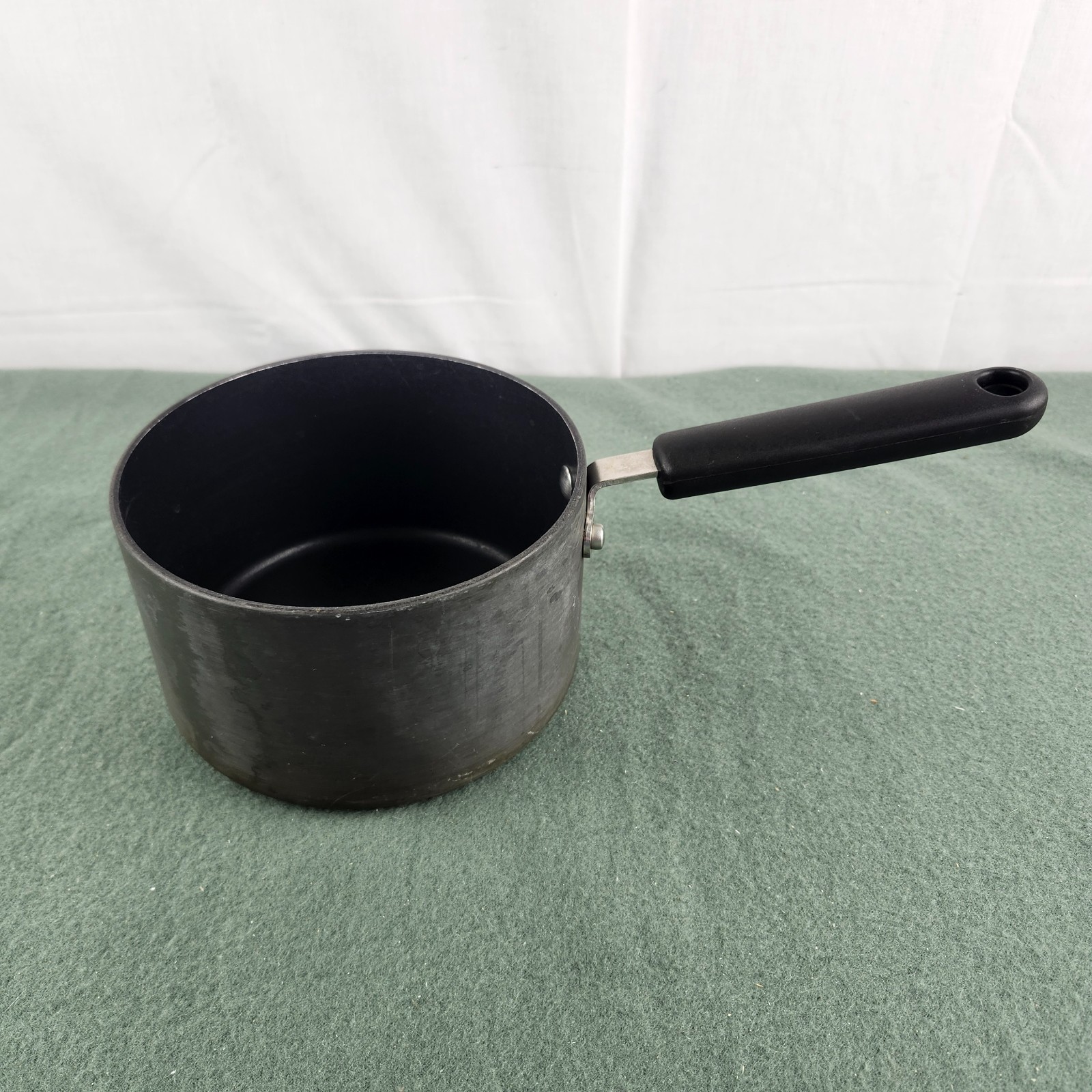 The PAMPERED CHEF 2 Qt Sauce Pan Nonstick Titanium Alloy TQQQ05