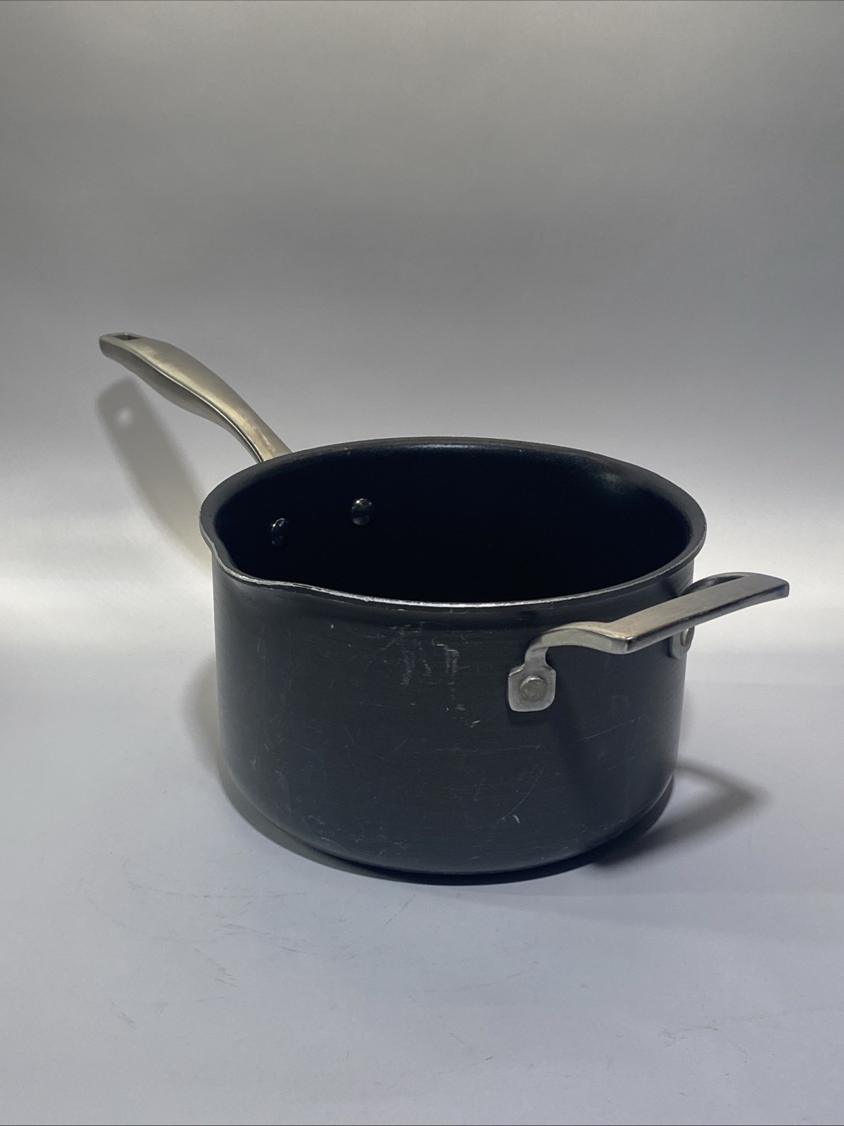 Member’s Mark 4Qt Saucepan Pour Spout Rim Anodized Dual Riveted Handles Heavy!