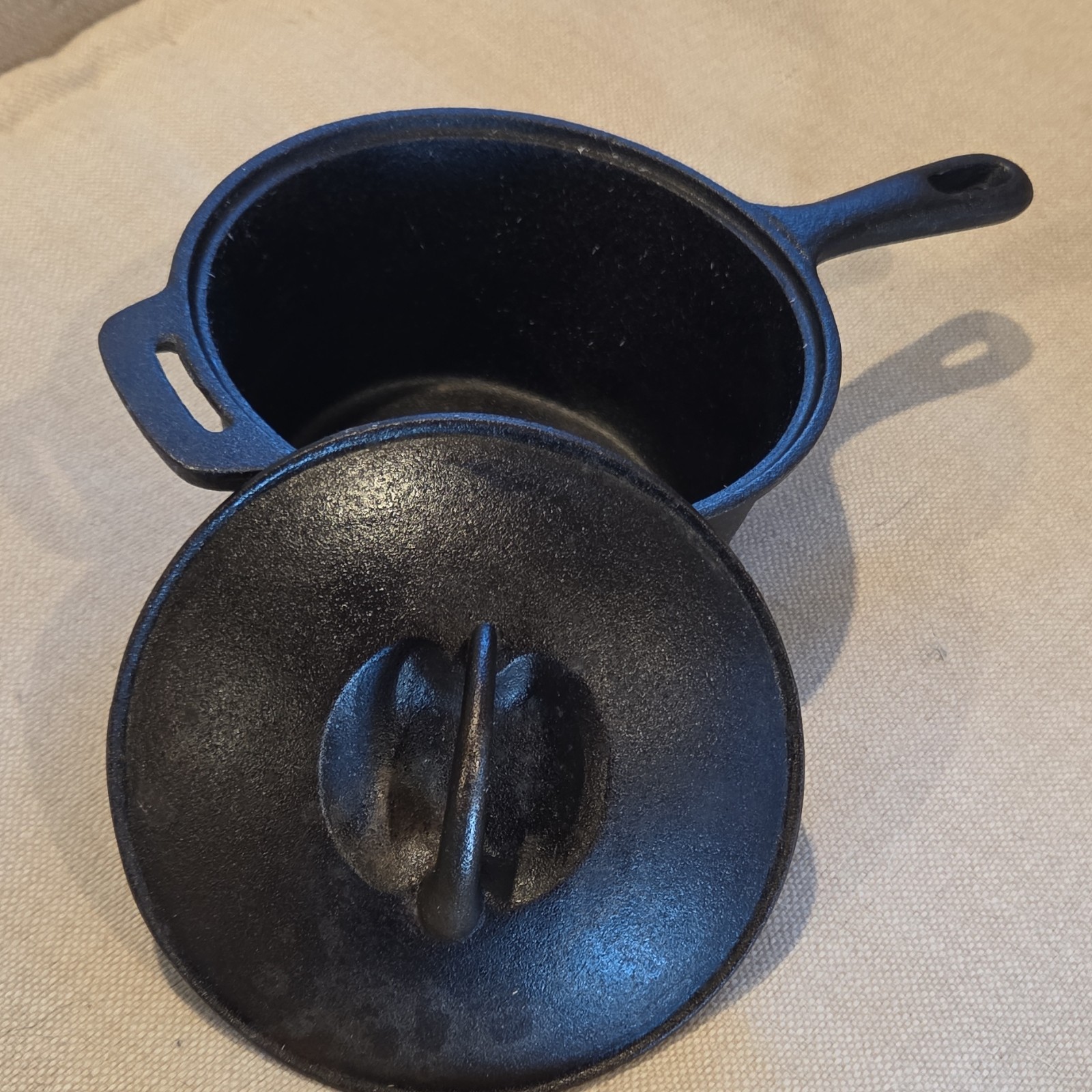 Cast Iron Black Saucepan with Lid, Double Handle, Gas/Electric/Induction