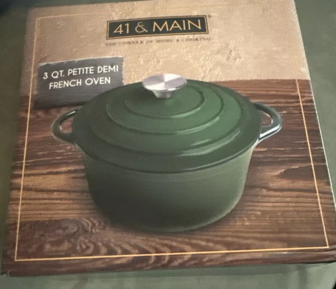 3 QT. petite demi French oven New In Box. Green With Lid. Enamel Cast Iron
