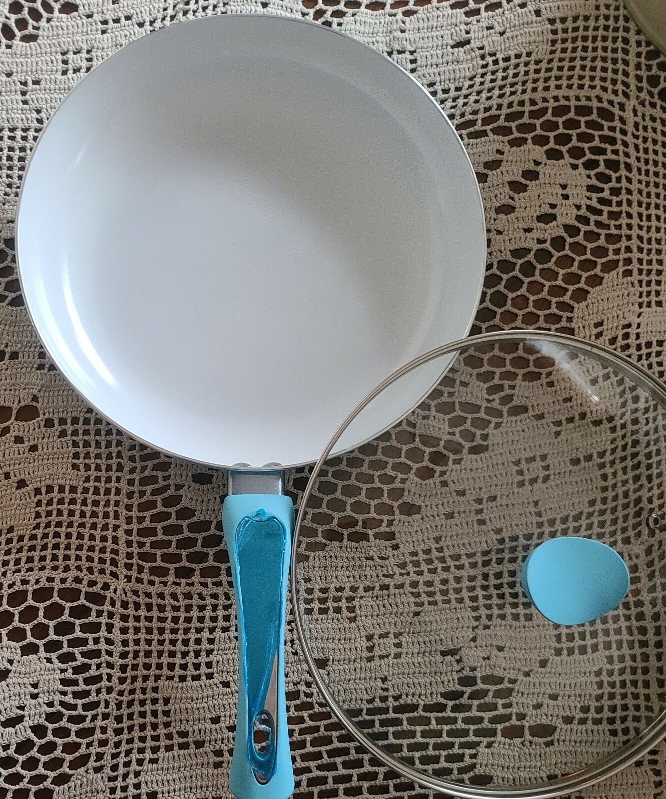 Shineuri ~ 11″ Fry Pan ~ Powder Blue ~ Aluminum ~ Non Stick Frying Pan ~ W/Lid