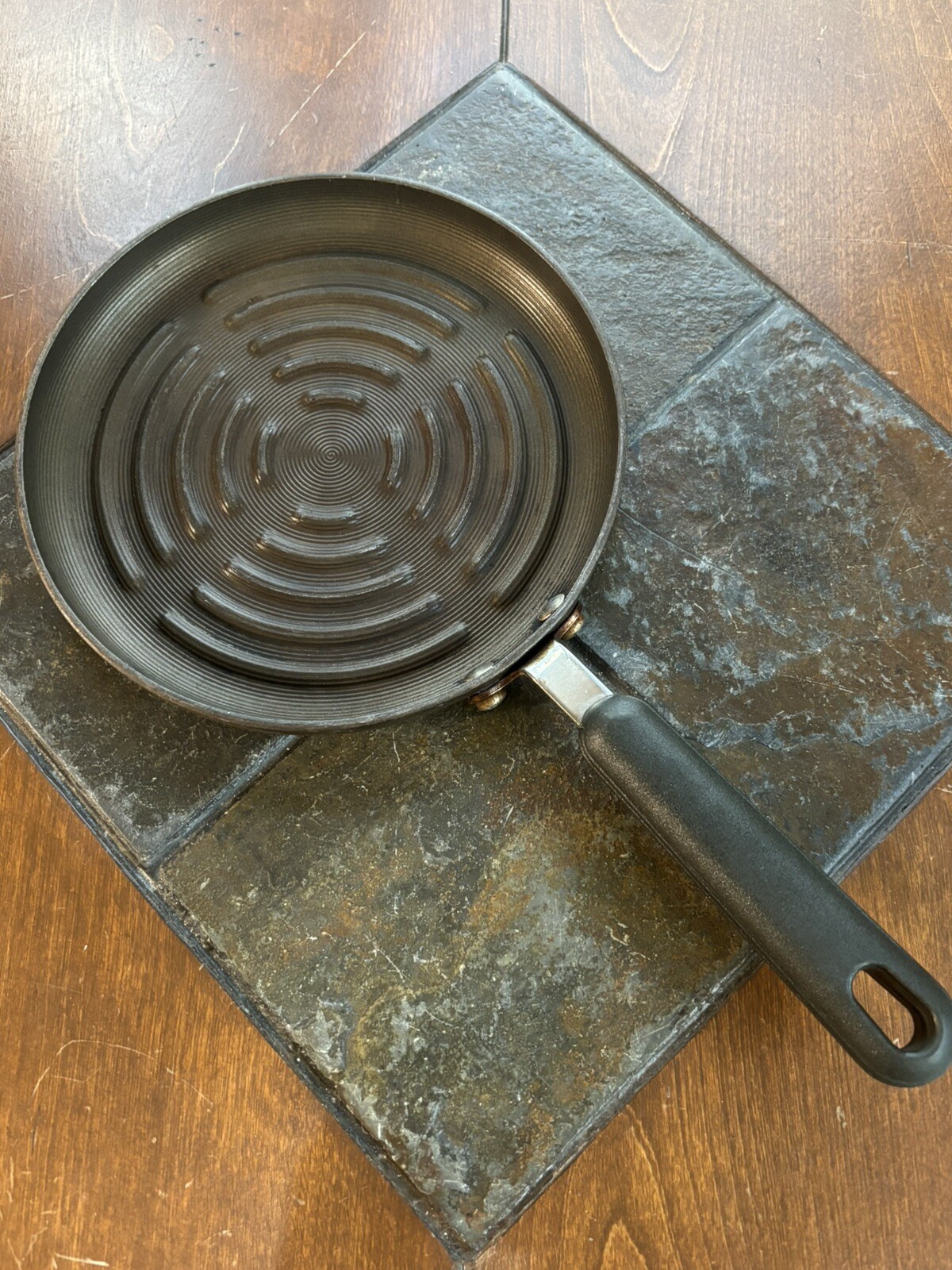 Circulon Symmetry 8″ Pan Non-Stick Hard Anodized Circular Skillet Fry Pan