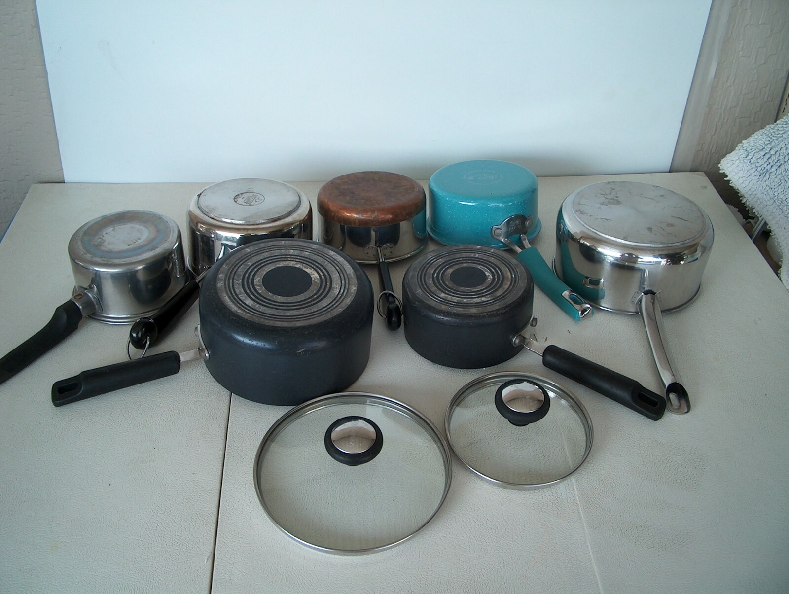 VARIOUS COOKING POTS – 7 PANS