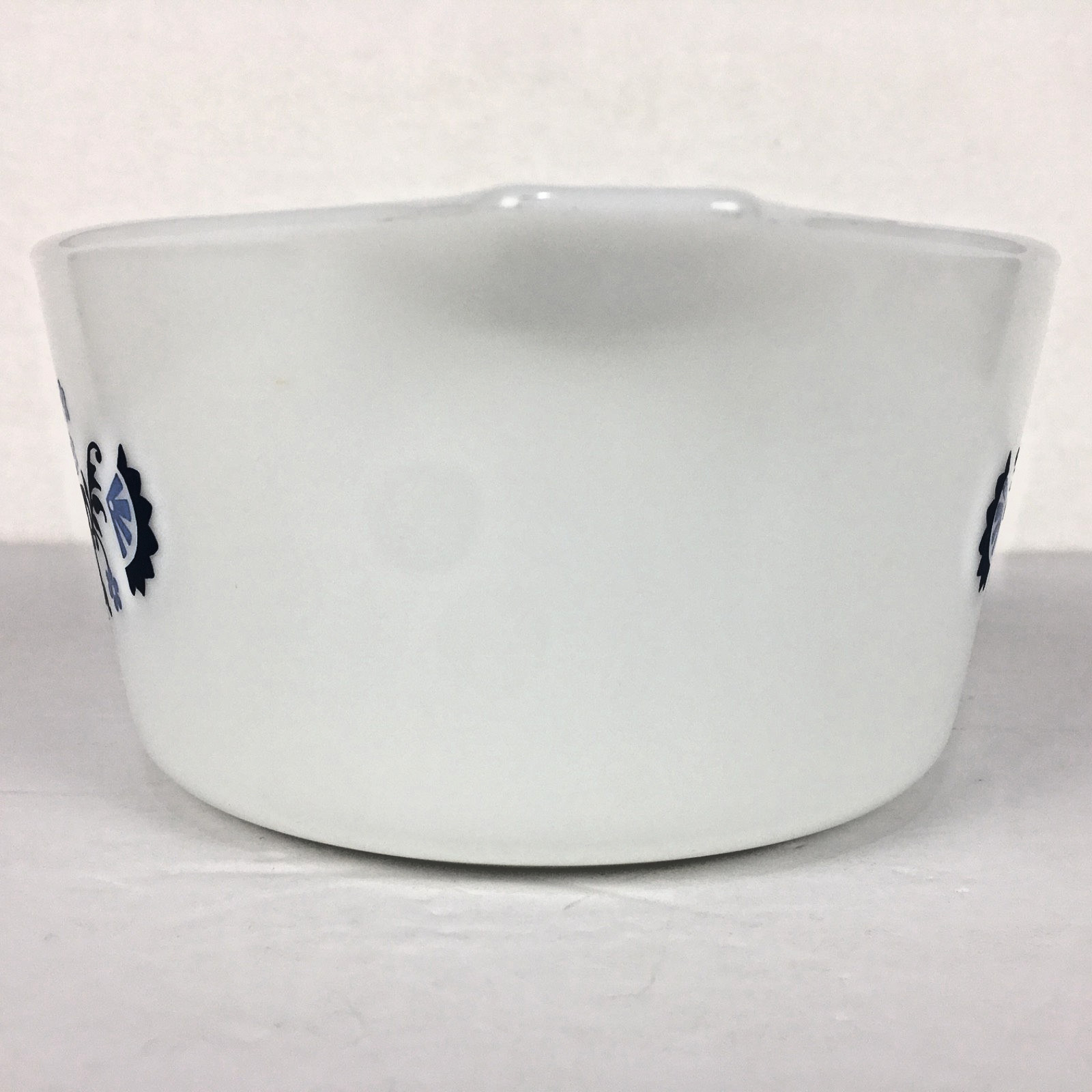 Vintage Willow PYREX Casserole Dish 473 1 Quart MILK GLASS Blue Flowers (READ)