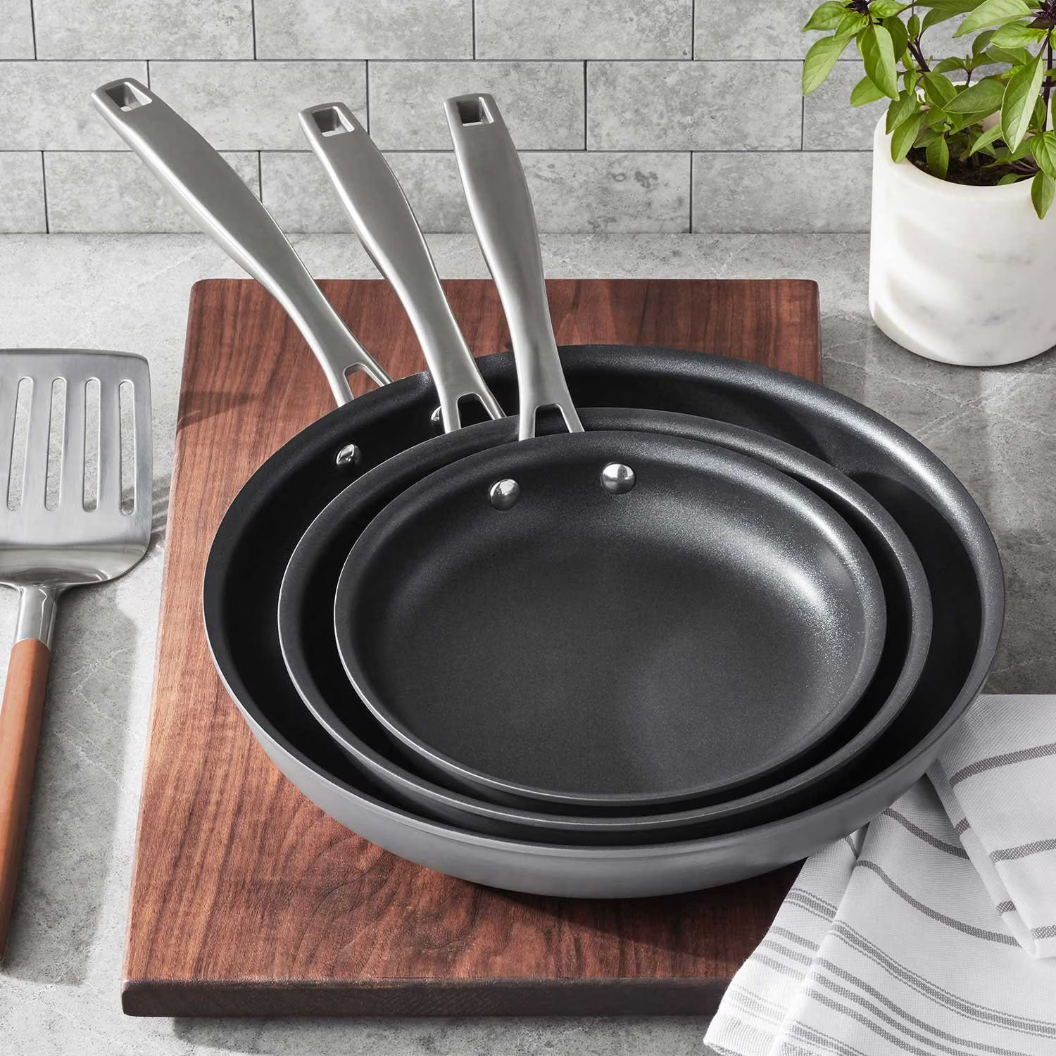 Member’s Mark 3-Piece Hard Anodized Fry Pan Set