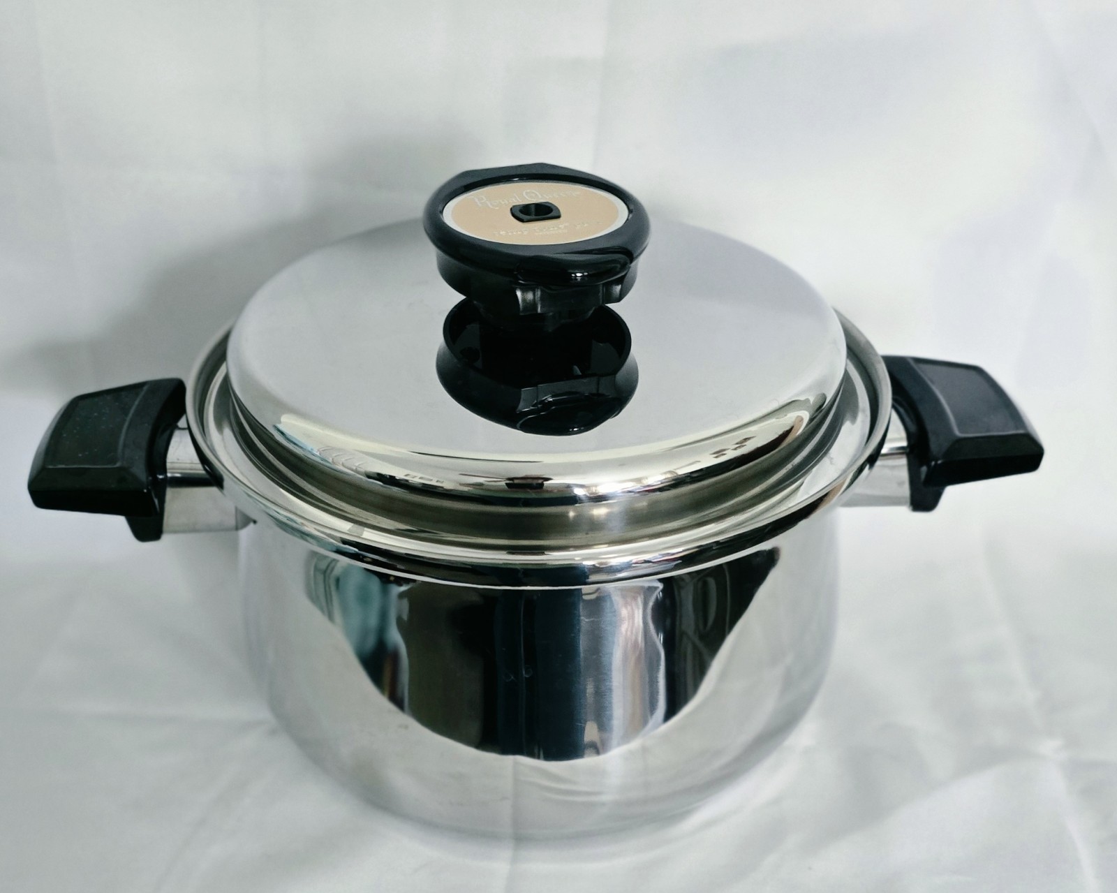 Royal Queen Temp Tone Plus 5 Ply Multi Core Stainless Steel Sauce Pan / Lid 9″