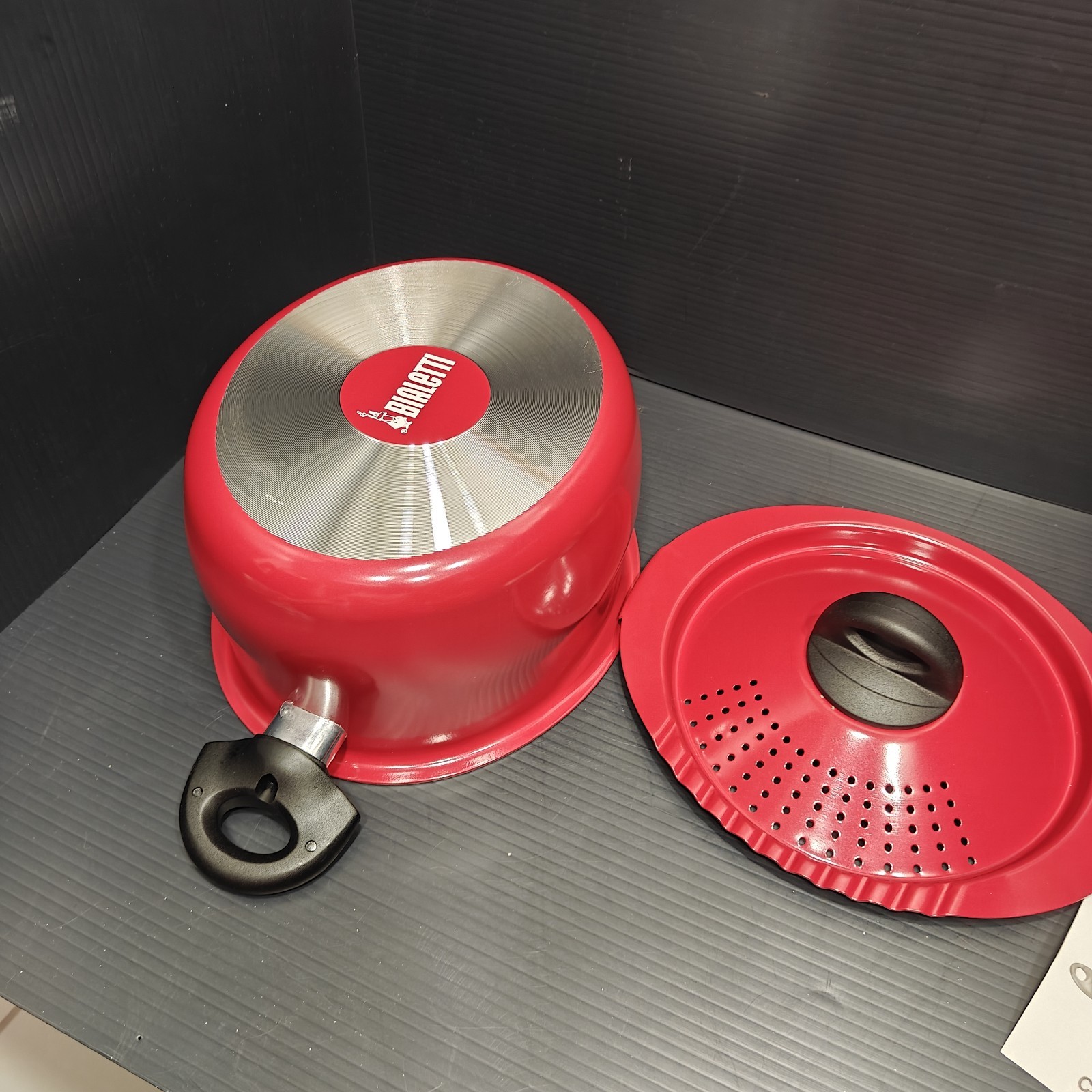 Bialetti Pasta Pot 5 Quart 4.7 L Nonstick Pan. Brand New. Never Removed From Box