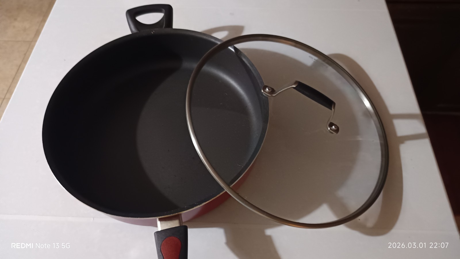Calphalon GLC5005HCB 5qt Aluminum Non-Stick Saute Pan with Lid, 5Qt，12″ Round