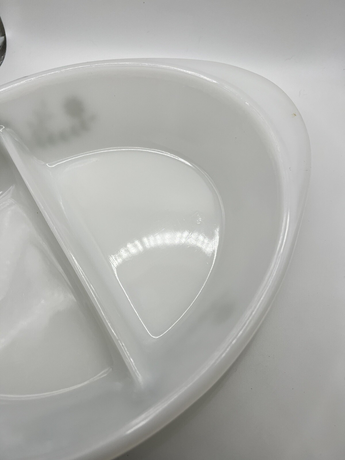GLASBAKE GREEN DAISY MILK GLASS 10 INCH DIVIDED J2352 CASSEROLE / SERVING DISH