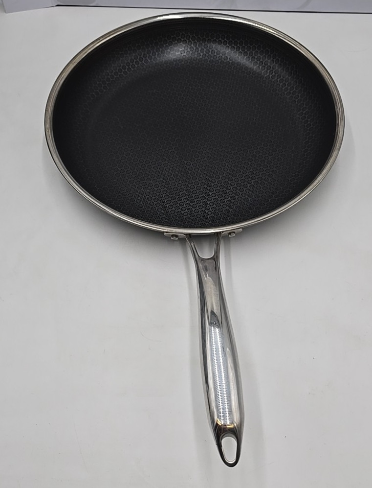 HexClad Hybrid Nonstick 7-Piece Cookware Set, 8, 10, 12″ Pans & 12″ WOK, Lids