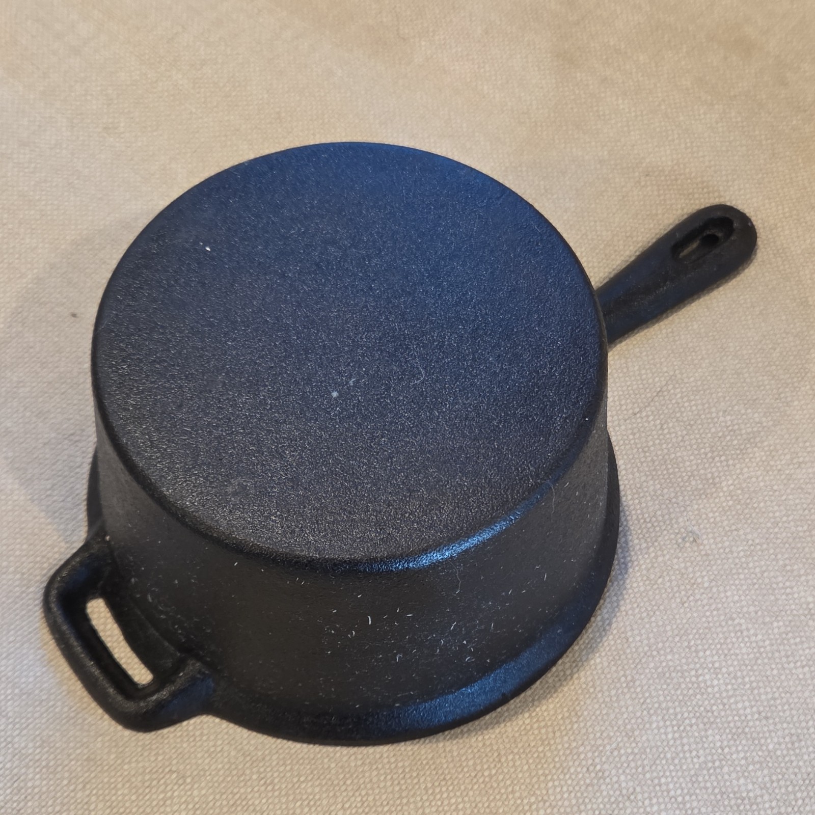 Cast Iron Black Saucepan with Lid, Double Handle, Gas/Electric/Induction