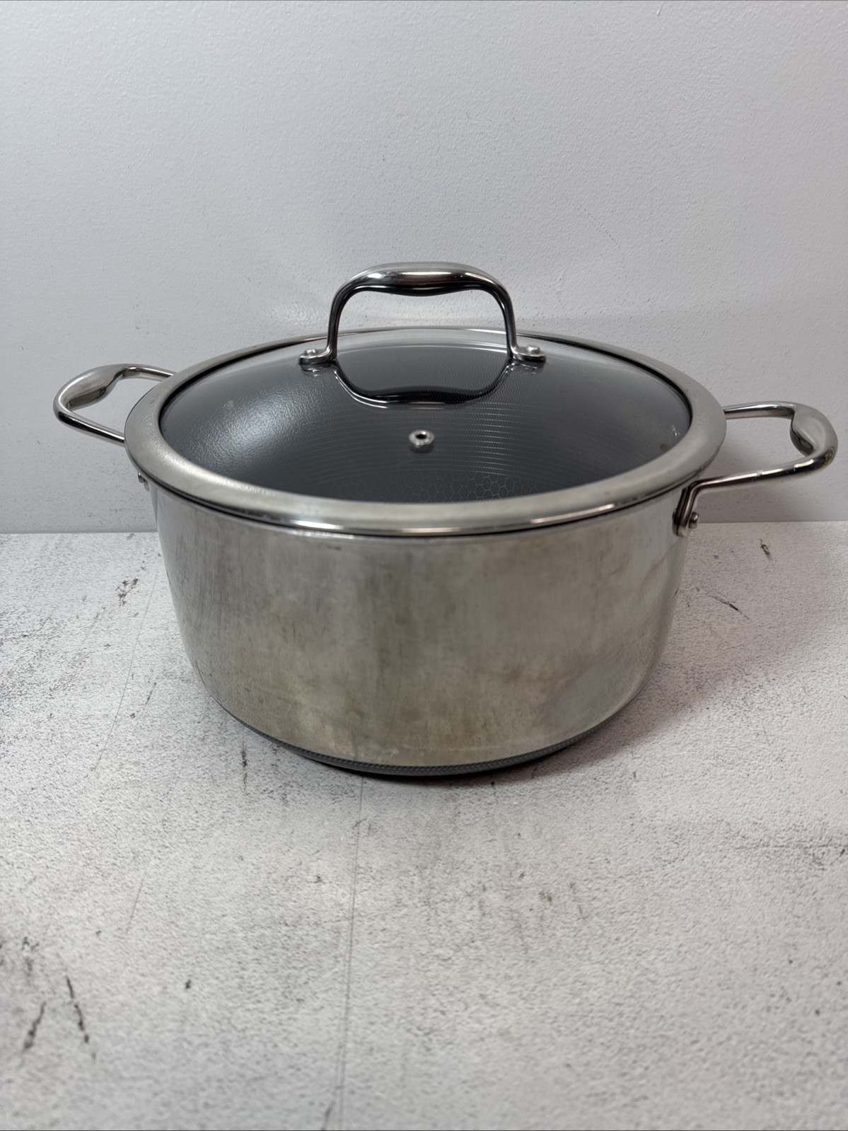 Hexclad 8 Quart Stock Pot 8 QT Pan Nonstick – With Lid. ***See Description
