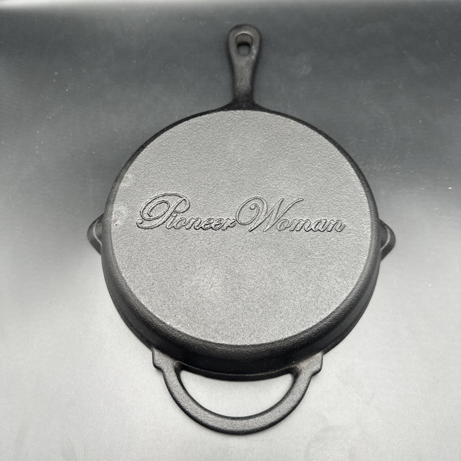 Pioneer Woman Cast Iron Fry Pan 9 Inch With Pouring Spouts