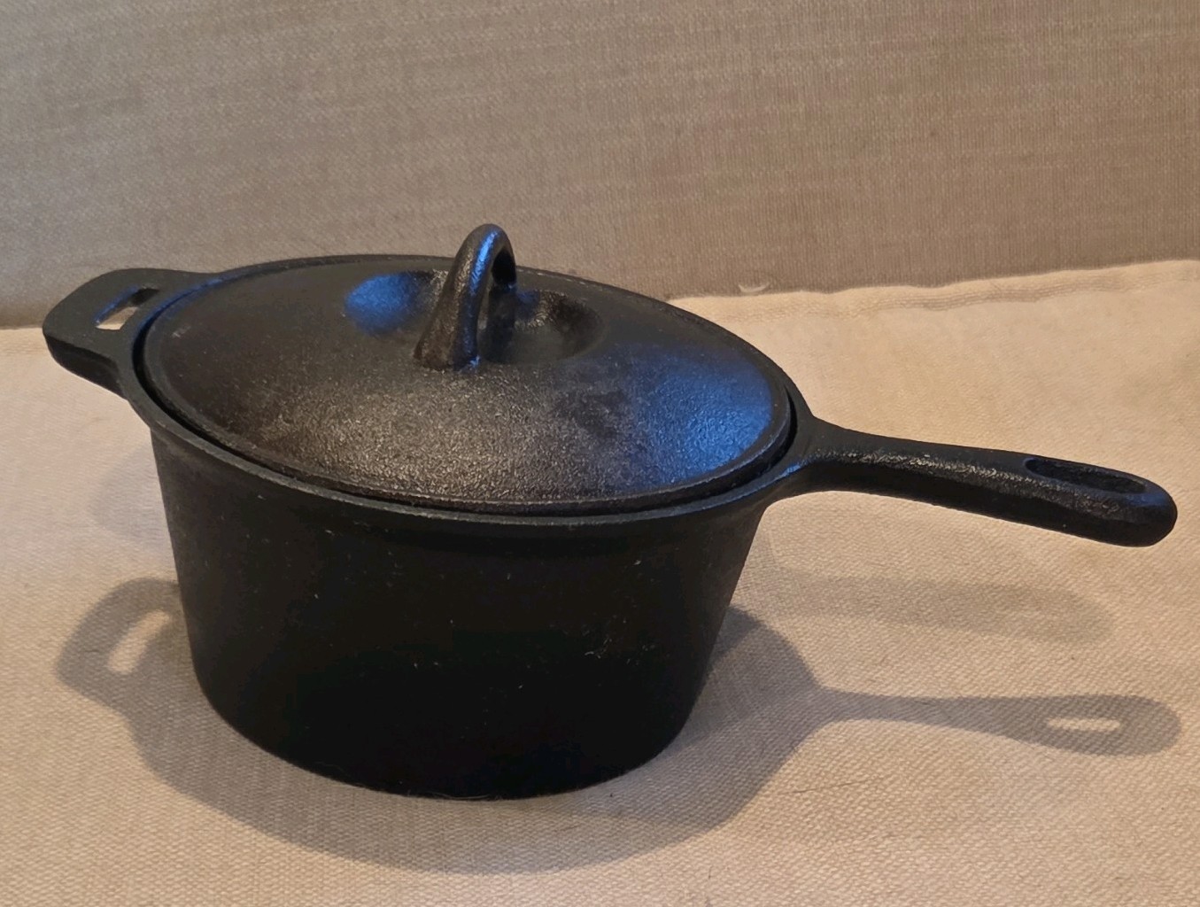 Cast Iron Black Saucepan with Lid, Double Handle, Gas/Electric/Induction