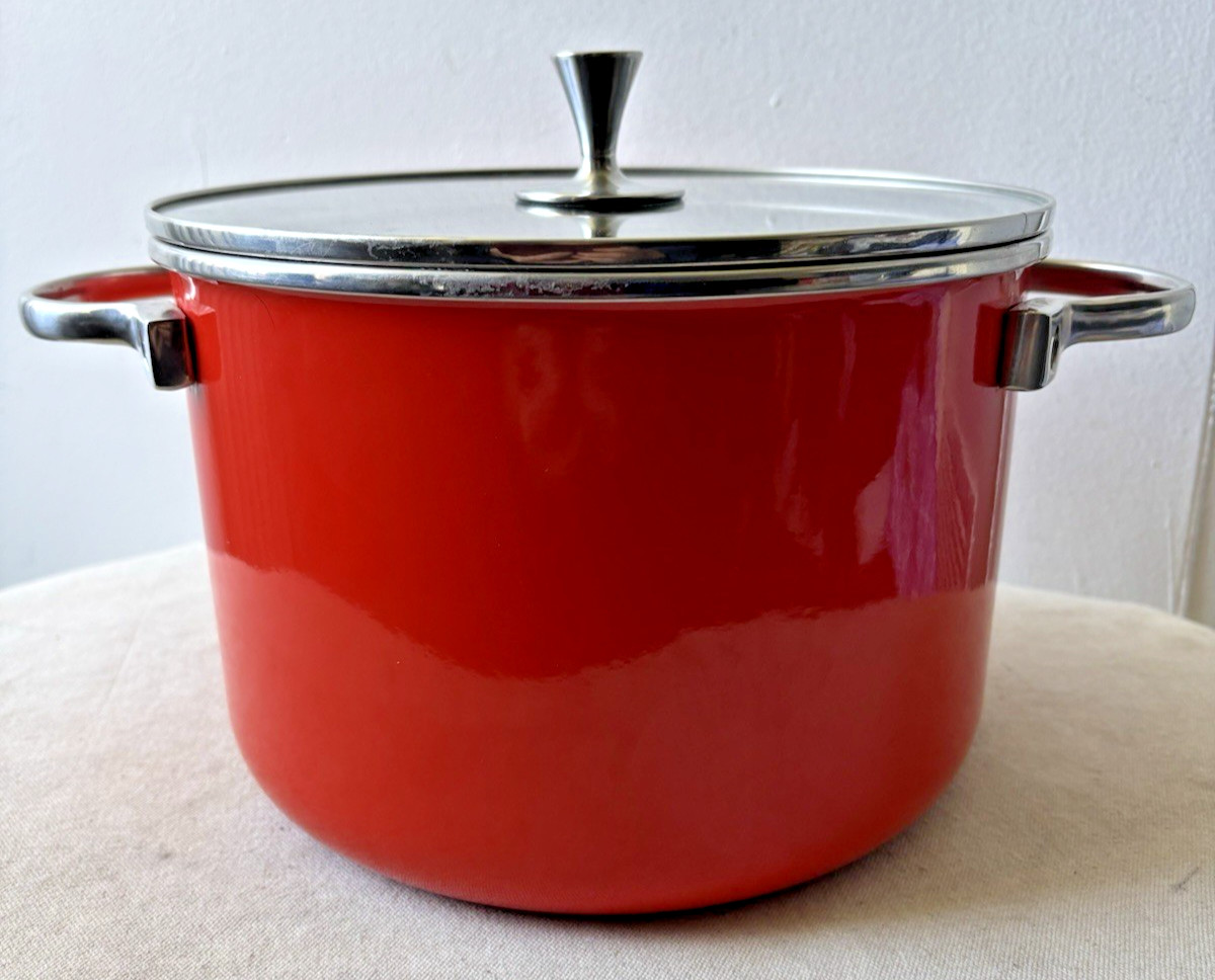 New KATE SPADE New York Lenox StockPot Red Enameled Metal w/Glass Lid 6.5 Qt
