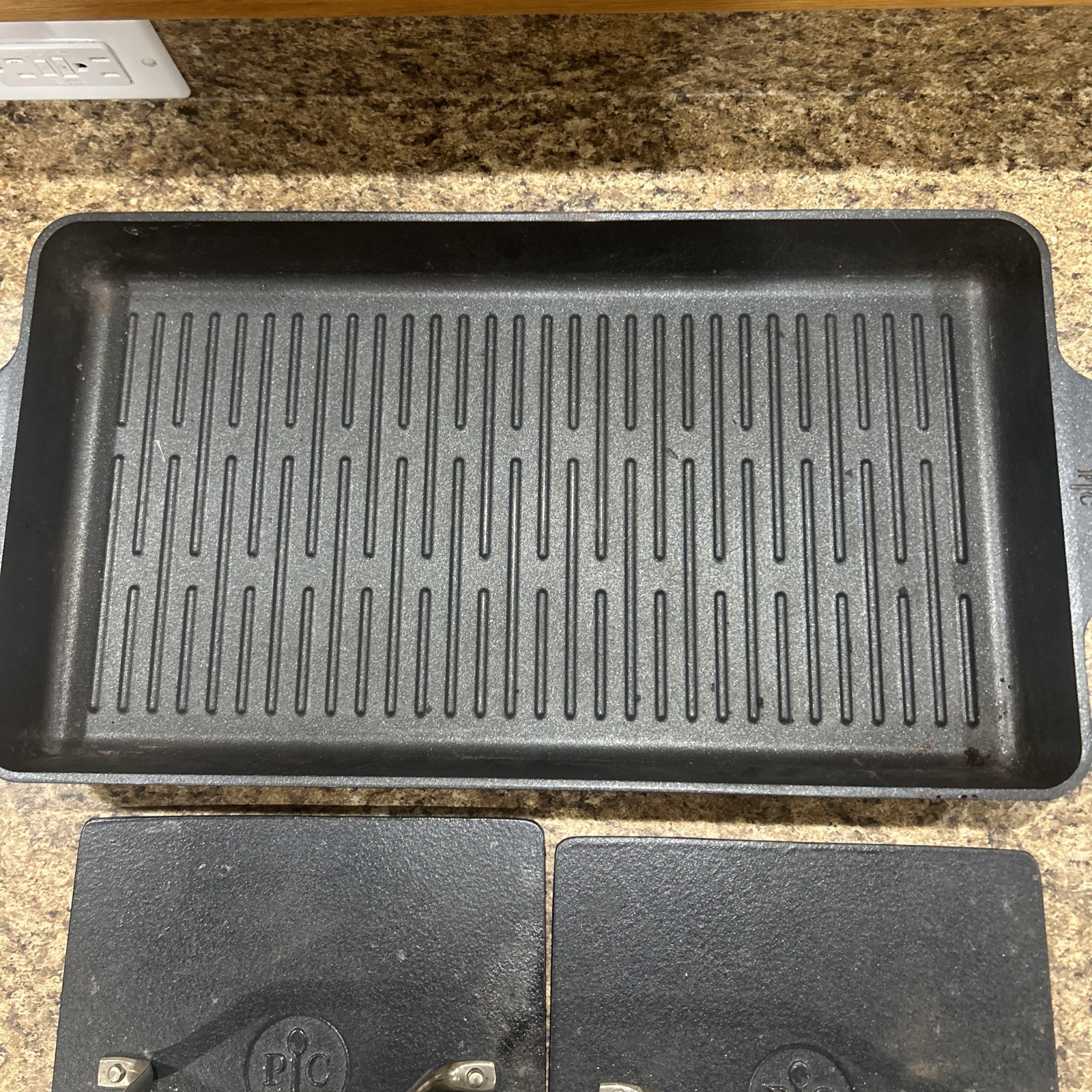 Pampered Chef Nonstick Double Burner Grill with 2 Cast Iron Presses