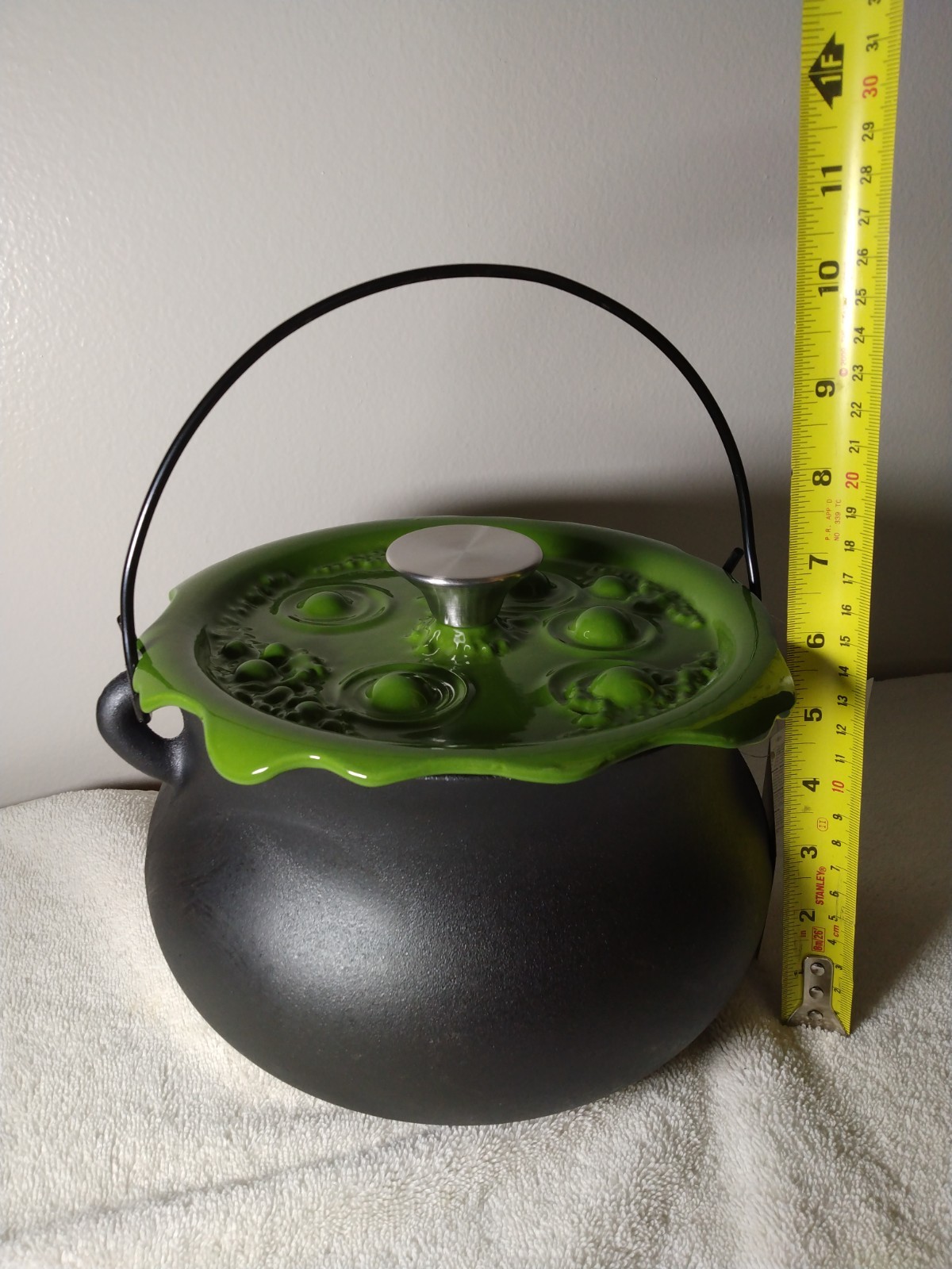 Smith & Clark 4QT Cast Iron Cauldron Witches Brew Bubbling Lid Green Halloween