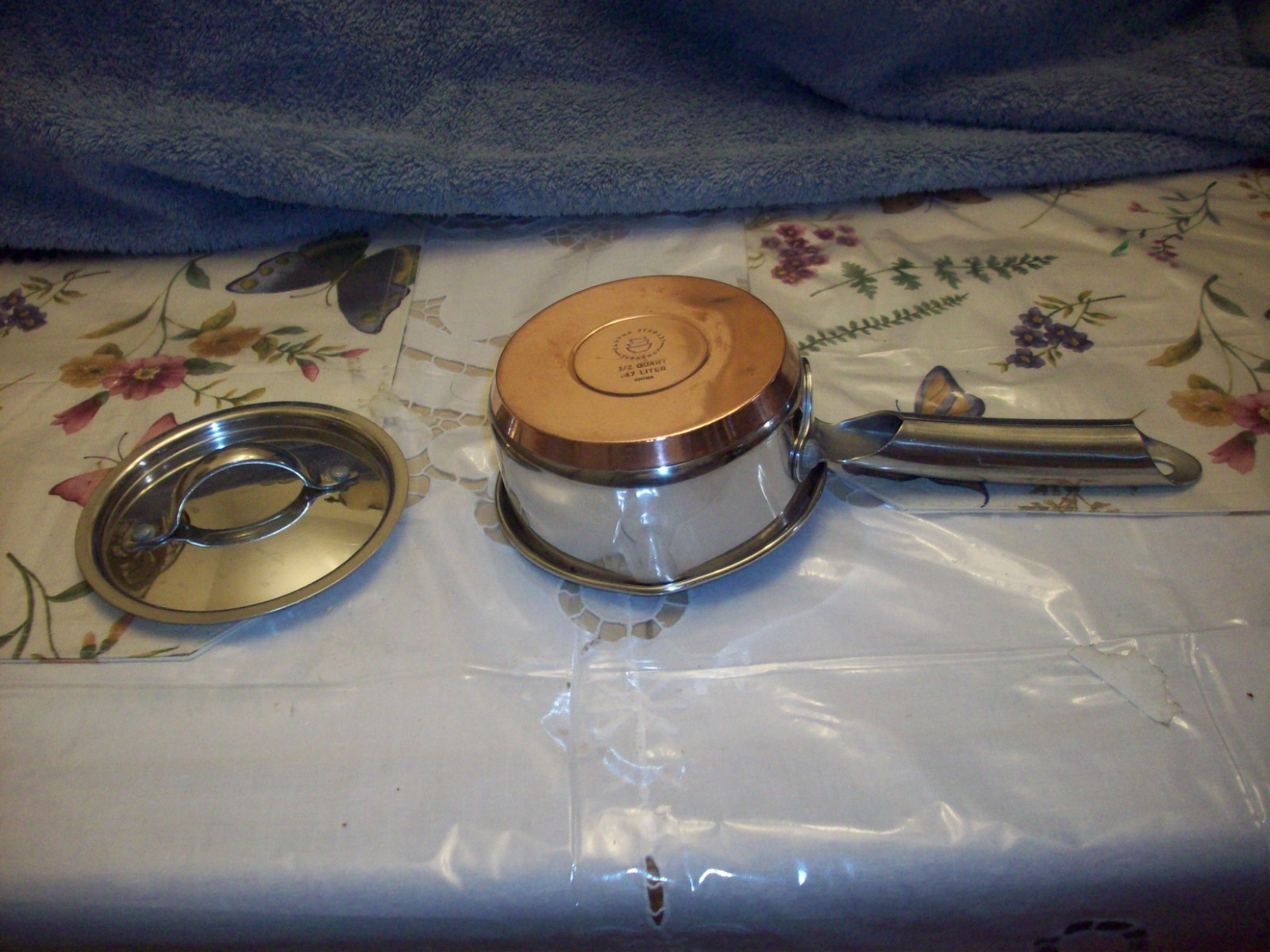 Martha Stewart Everyday 1/2 Quart Sauce Pan & Lid Stainless Copper Bottom