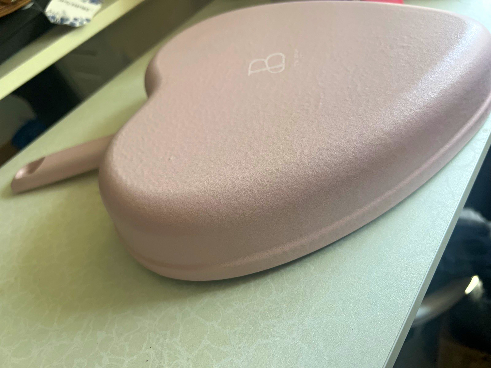 Beautiful 10in Enameled Cast Iron Heart Skillet Pink/Champagne Induction 500F