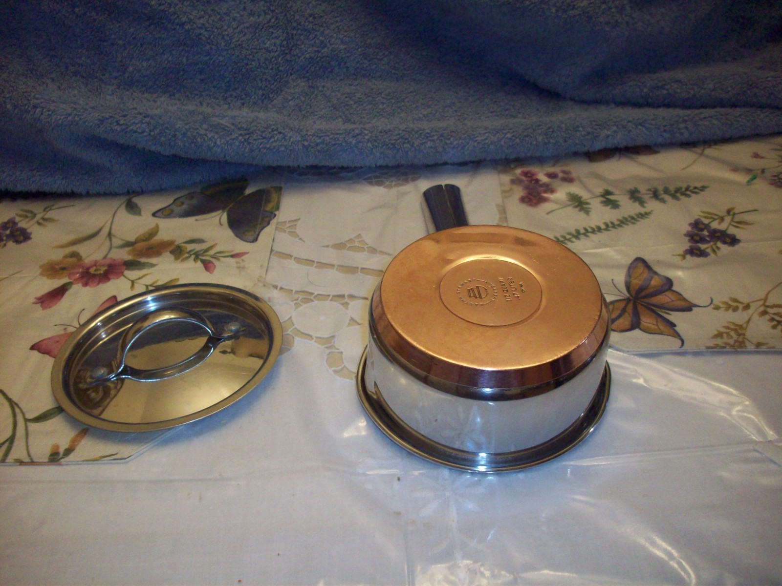 Martha Stewart Everyday 1/2 Quart Sauce Pan & Lid Stainless Copper Bottom