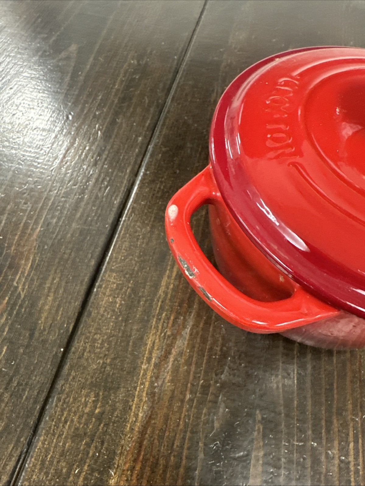 Crofton 1.75 Qt Cherry Red Ombre Enameled Cast Iron Saucepan Pot With Lid READ