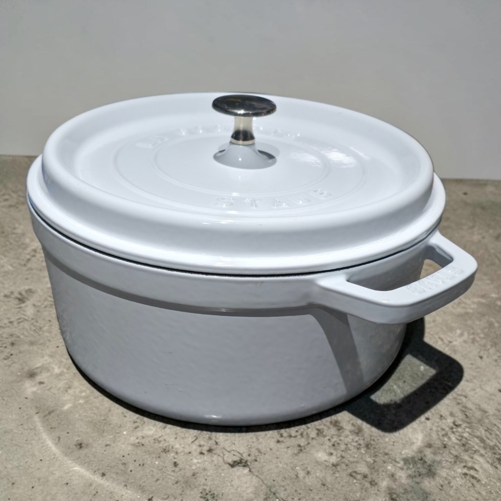 STAUB 4 Qt Round Enameled Cast Iron Dutch Oven Cocotte White 24cm 9-3/8” France