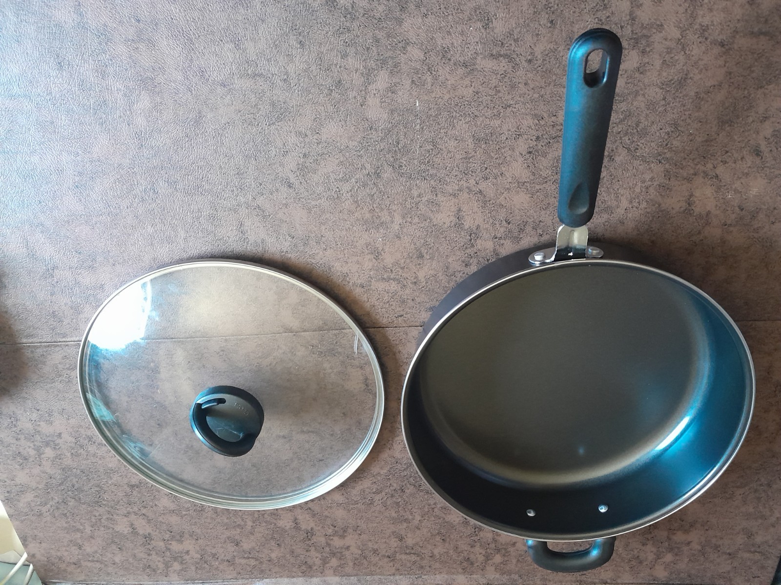 BASIC ESSENTIALS NEW SAUTE FRY PAN W/ LID STAINLESS NON-STICK W/GLASS LID