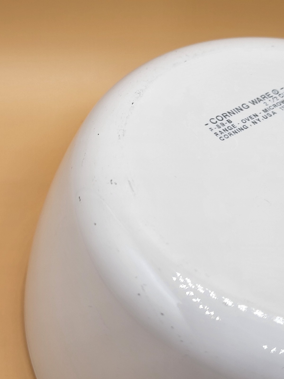 Vintage Corning Ware #P-89-B White Coupe 2.5 Cup Sauce Pan with Pour Spout