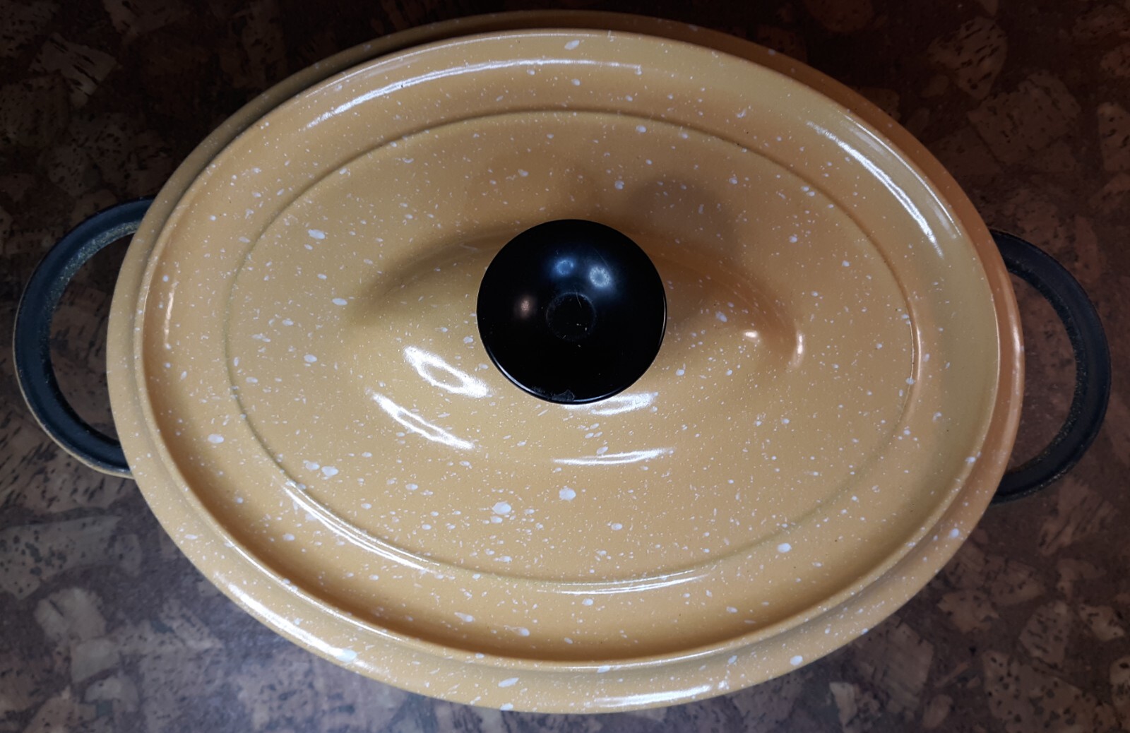 CAST IRON Made in France 27cm Speckled Yellow Oval casserole with lid 4.5 Quart