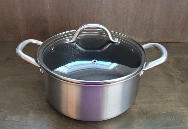 New Servappetit 4 Qt Hex Lined Dutch Oven with Glass Lid in Box