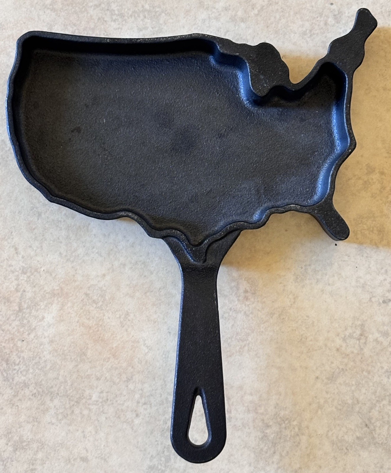Smith & Clark USA Shaped 10″ Cast Iron Skillet America Pancakes Flapjack Pan C4